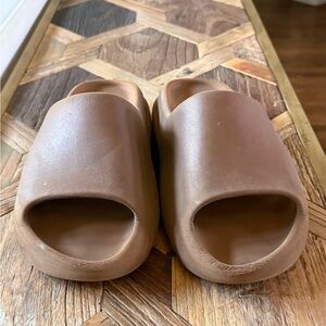 Yeezy Slides (Flax) Sandals Men’s Size 13